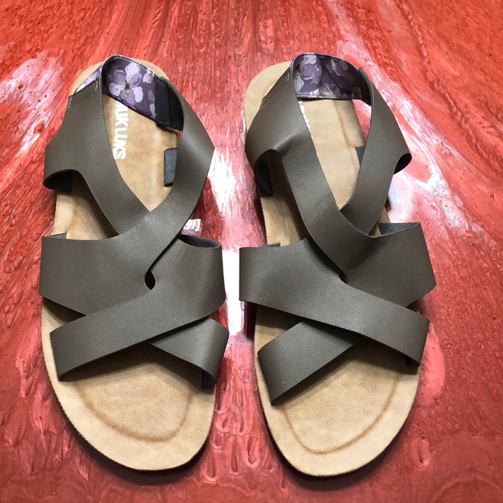 Muk luks sandals size‎ 10